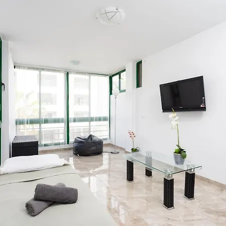 Black Cat Surf House 1 A ארונה